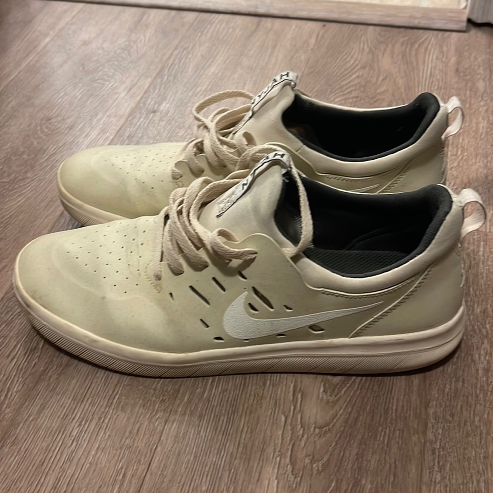 Nike nyjah 1 tan size 9.5. Used. Can be cleaned up nicely